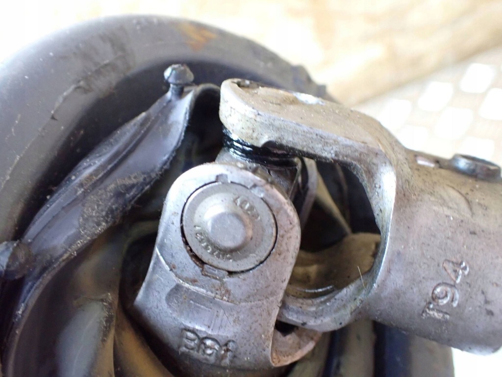 Хрестовина колонки кермового audi a4 s4 b8 8k 87902c в Україні