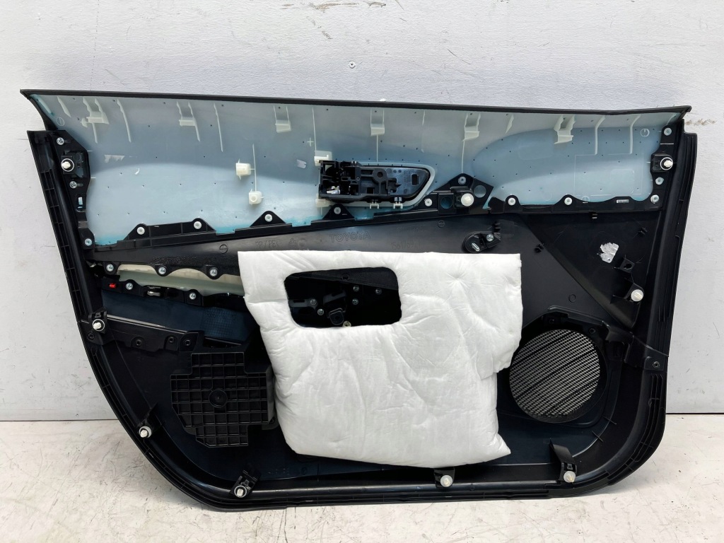 фото №8, Corolla e21 обшивка обивка дверь передних правый перед тканевый