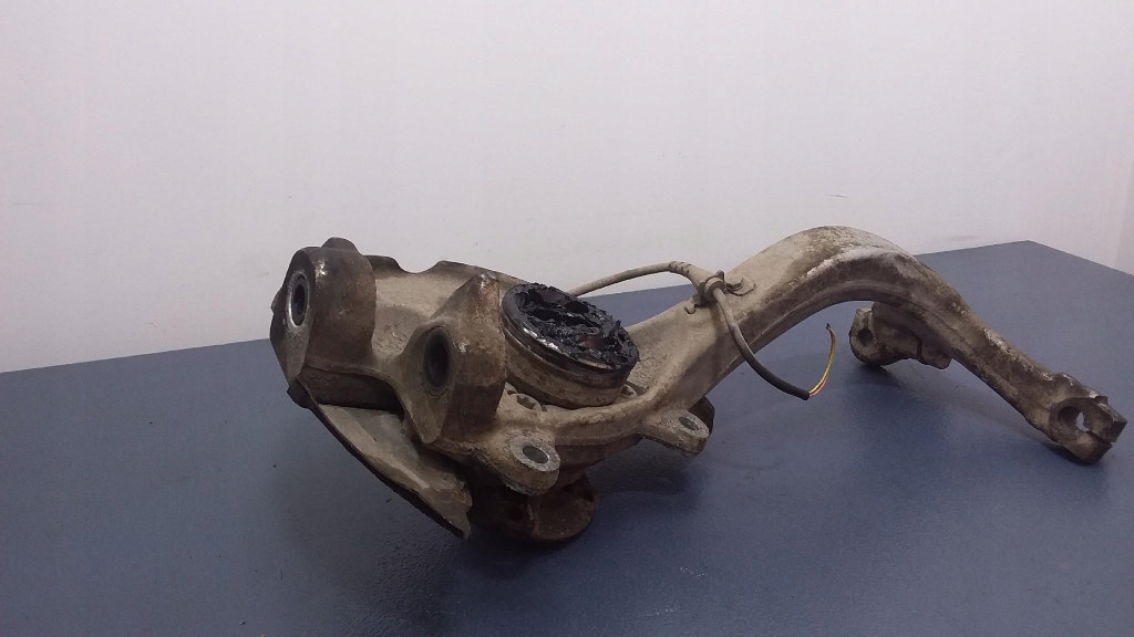 фото №4, Audi a4 b6 2.0b поворотный кулак перед правая 8e0407242b