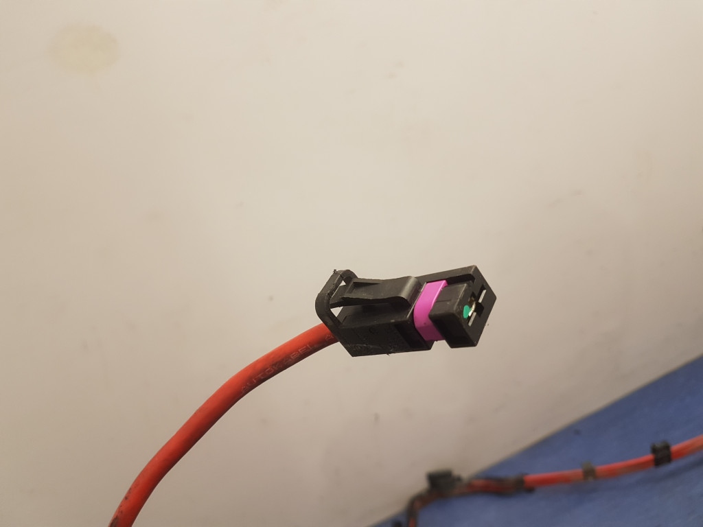 Bmw 3 f30 328i шланг плюсовий акумулятор 9308292 Зі Шроту