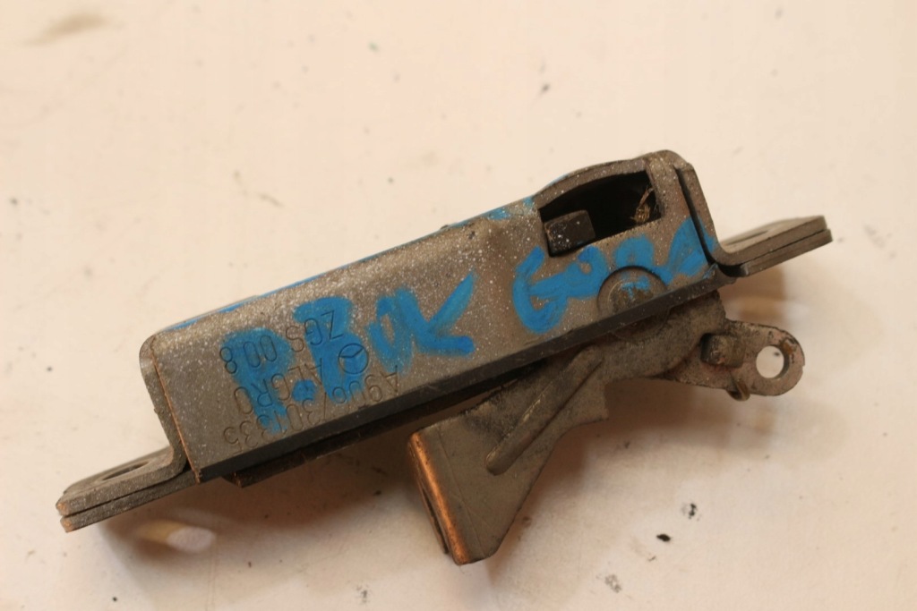 Замок дверь раздвижных верхний 9067301335 mercedes sprinter 906 в Украине