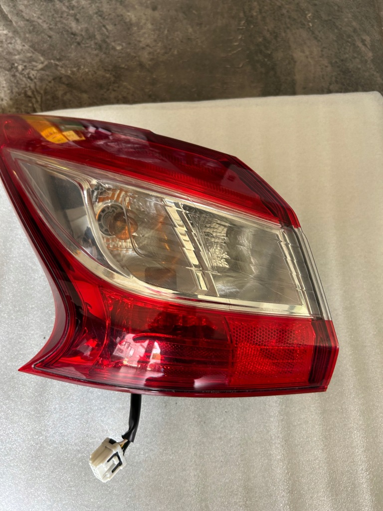 фото №5, Nissan pulsar лампа левый задняя