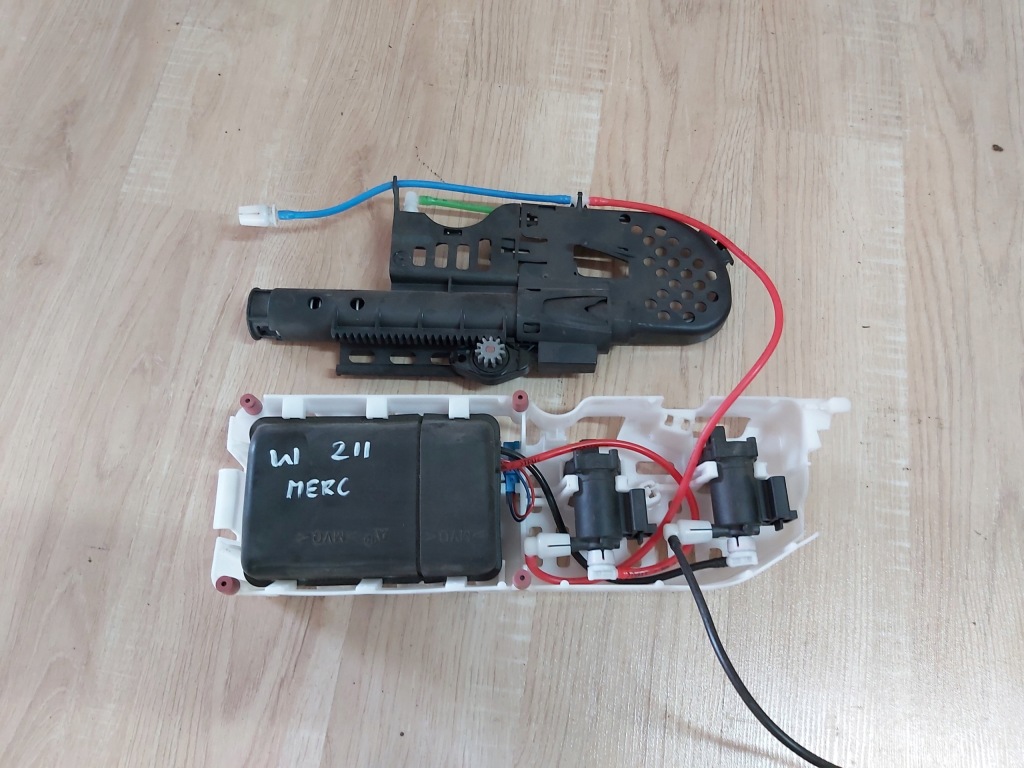 фото №1, Mercedes w 211 помпа сиденье nr 2118000248