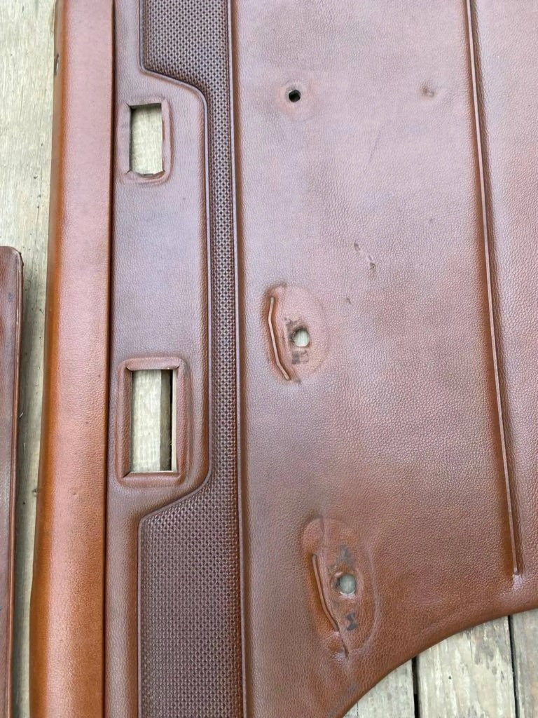 Mercedes-benz w115 1973 обшивки дверь комплект . коричневые в Украине