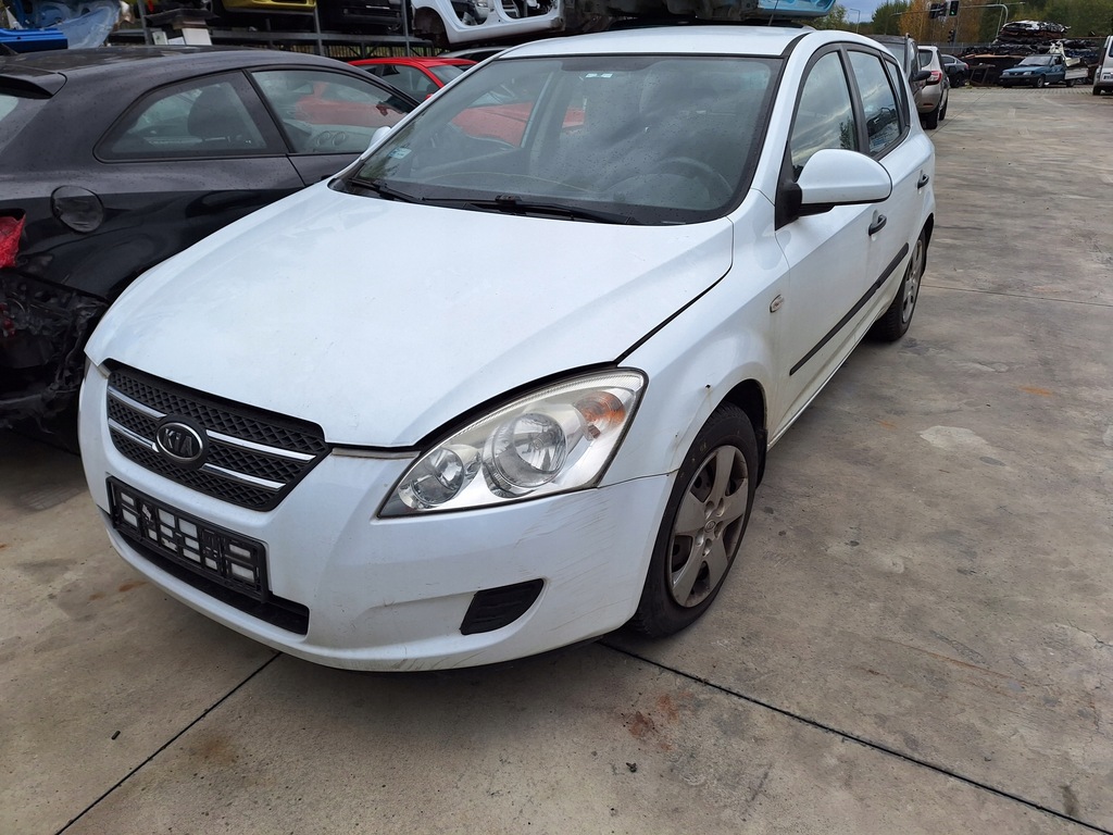 фото №11, Kia ceed 1 i ed скло задня кришка багажника кришка багажника білий wd cee'd 5d hb