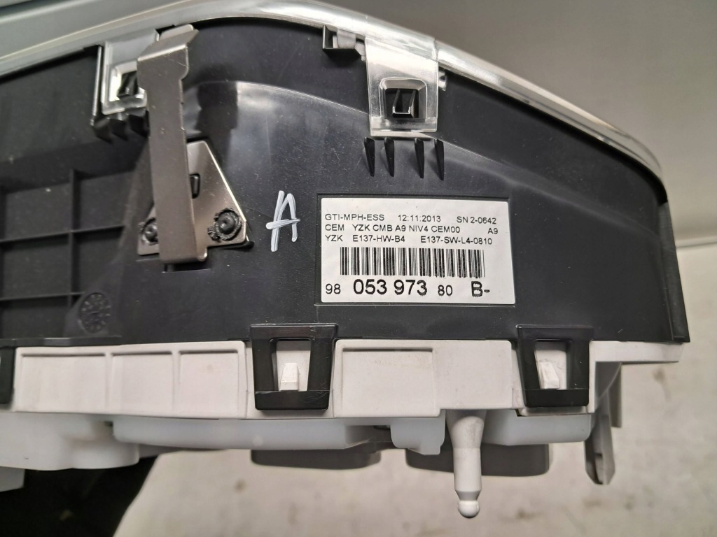 Купити Peugeot 208 gti 1.6 thp 200 km панель приборів спідометр англієць