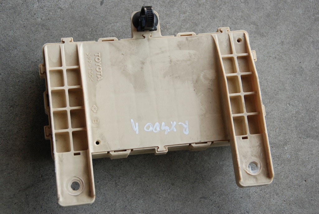 фото №2, Коробка корпус предохранителей lexus rx400 2007