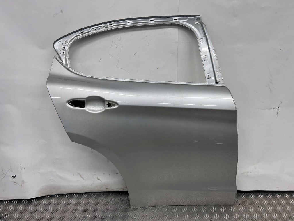 Купити Двері задні права сторона alfa romeo stelvio