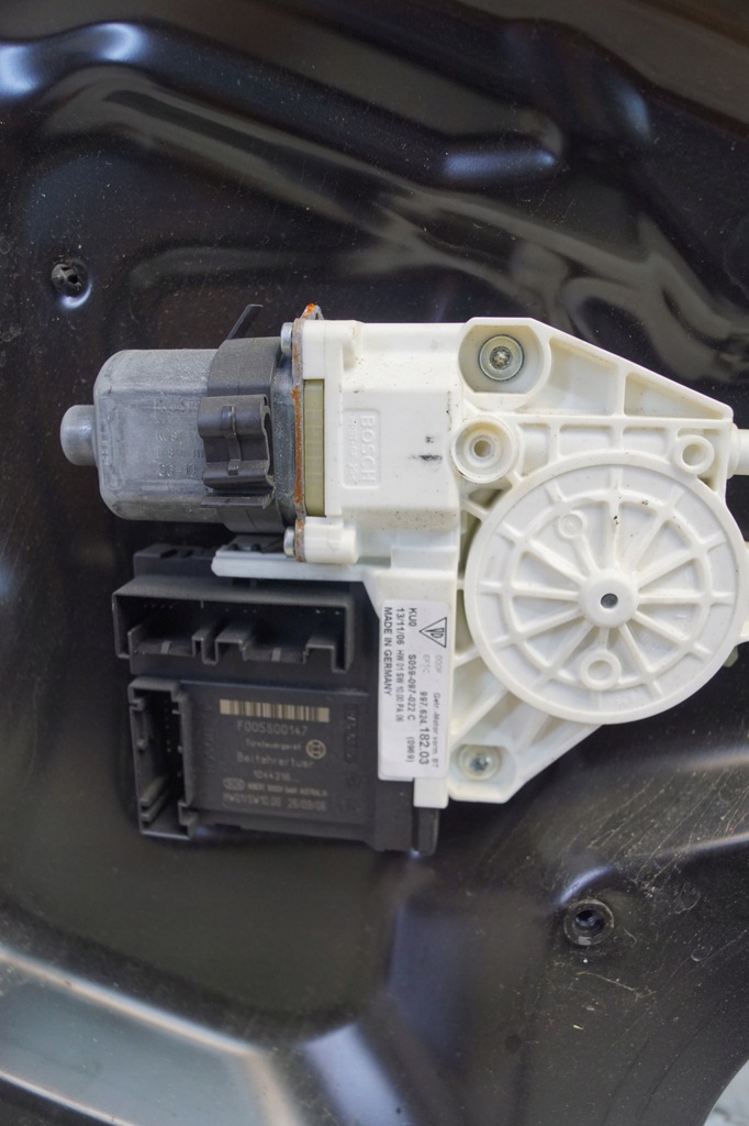 фото №8, Подъемник стекло левый перед porsche 911 997