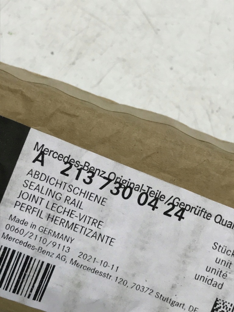 Купити Mercedes e w213 молдинг ущільнювач двері права задній a2137300424