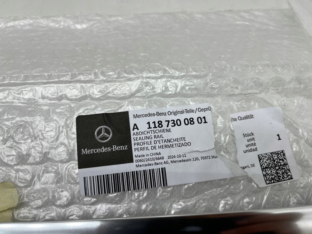 Mercedes cla w118 молдинг ущільнювач двері a1187300801 Зі Шроту