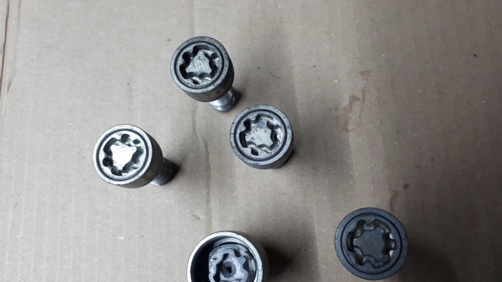 фото №2, A4 b9 lift шпильки защитные symbol f a5 8w