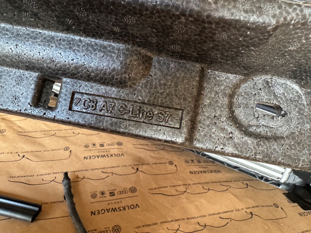 Audi a6 a7 c8 4k0 2.0 tfsi ремінь перед радіатор вентилятор оригінал  2019- Оригінал