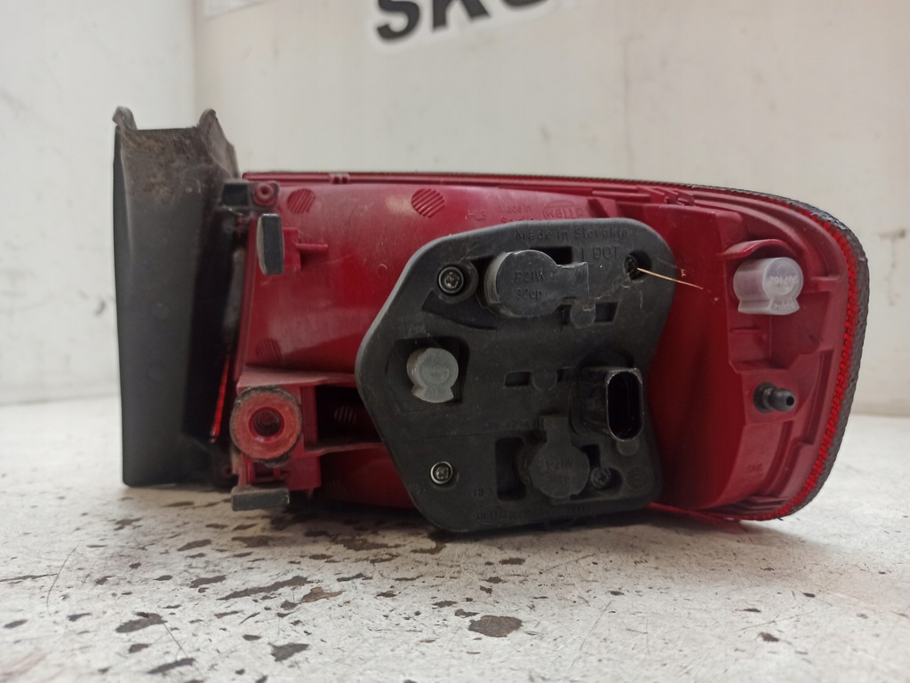 фото №8, Audi a4 b8 sedan лампа левый задняя w крыло 8k5945095d