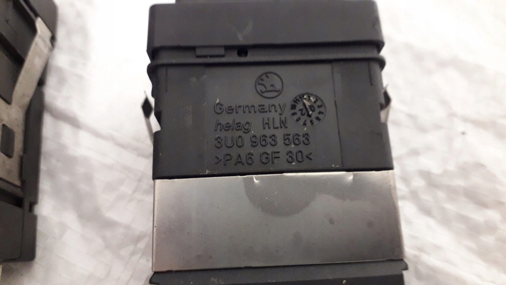 фото №15, Вимикач підігрів сидіння 3u0963563 superb i