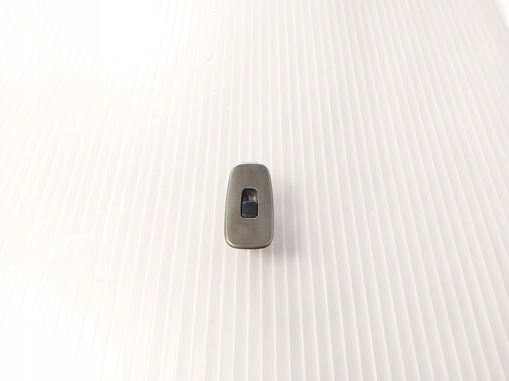 фото №1, Lexus is200 панель перемикач вікон задня оригінальний номер