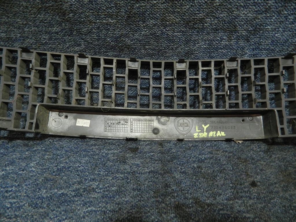 фото №8, Решётка бампера lancia ypsilon 2 11-15r. средняя