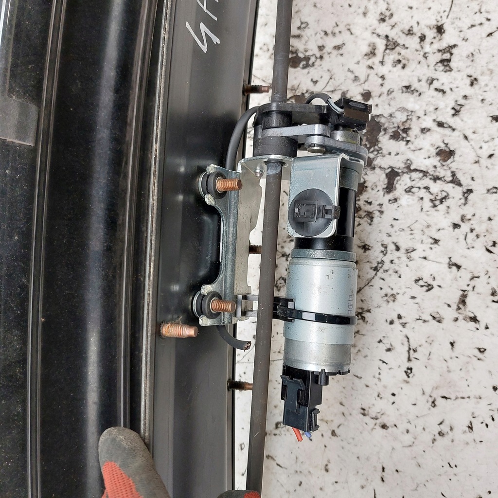 фото №12, Audi tt 8j спойлер крышки багажника электрический 8j0827948c