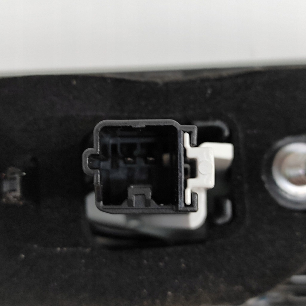 фото №7, Opel mokka b 2023 правая сторона лампы задний крышки багажника