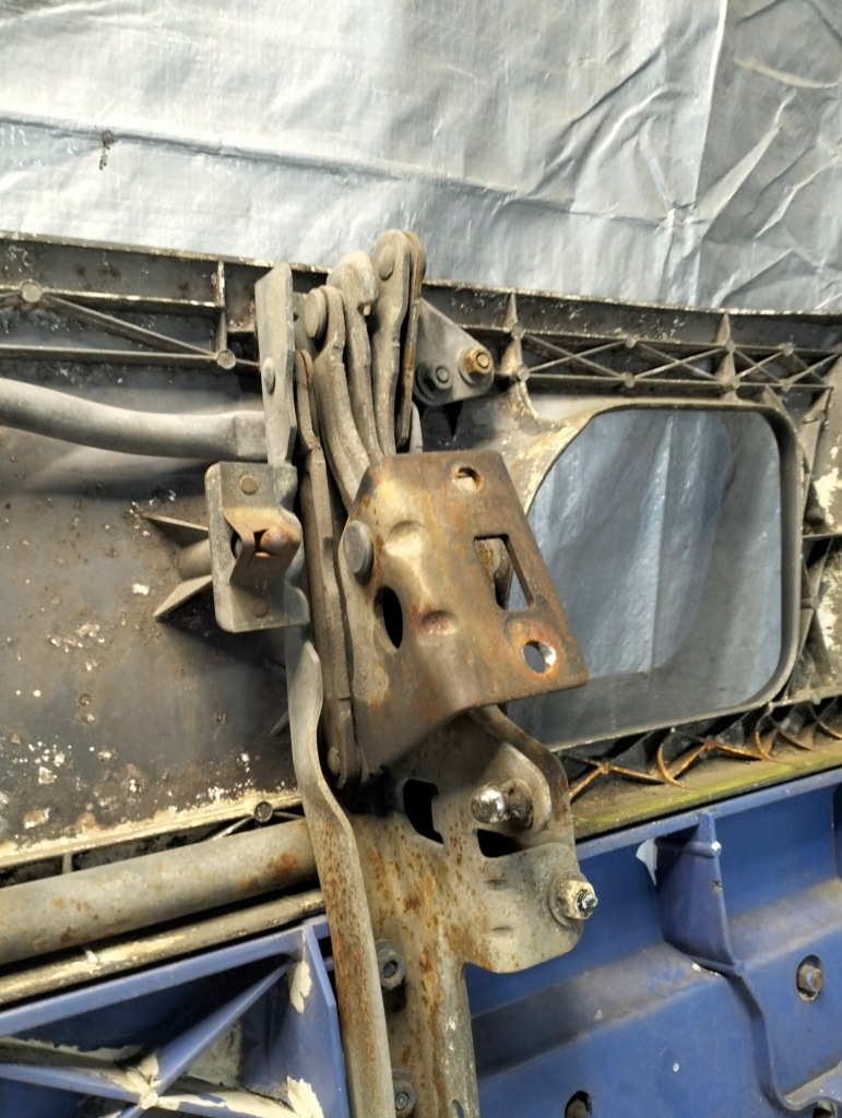 Решітка  решітка радіатора капот scania p94 bd4 2000r 1597571 s449 Оригінал