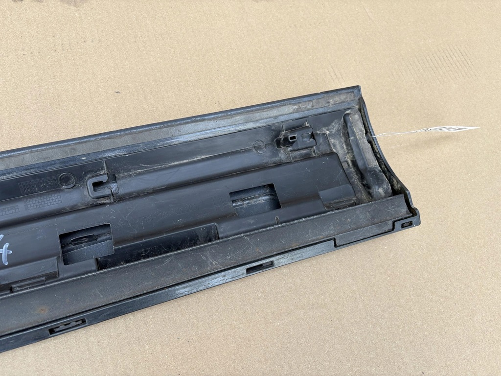 фото №9, Audi q3 8u молдинг дверь правый перед 8u0853960d