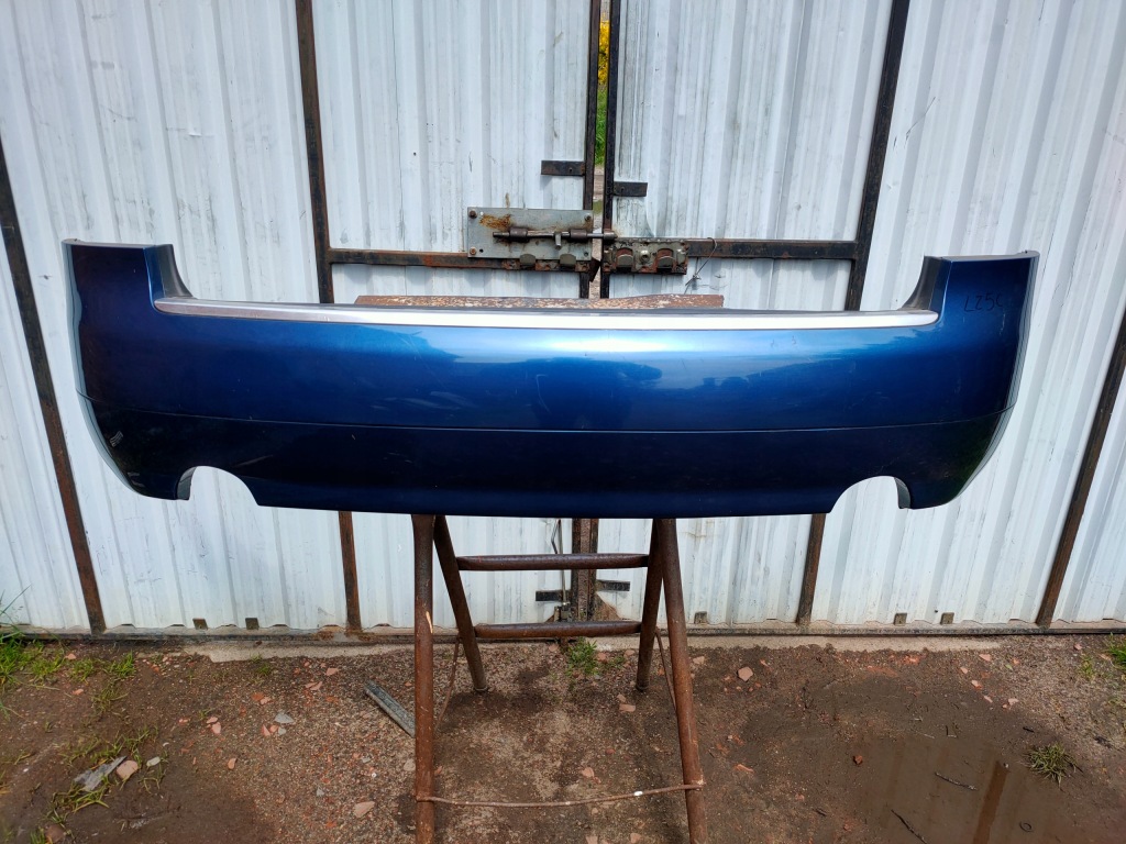 фото №1, Бампер задня audi a4 b6 kombi колір lz5c 2 труби