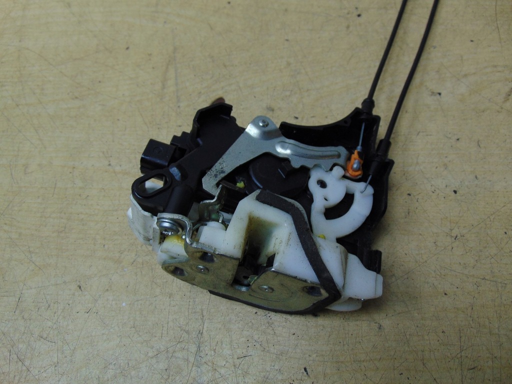 фото №8, Замок cent. дверь правый перед peugeot 4007 2pin