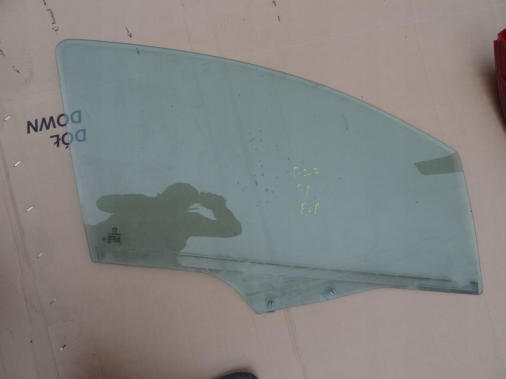 фото №1, Скло двері права перед peugeot 207 3d 2008r