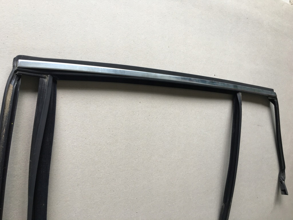 фото №2, Volvo v60 13- прокладка рамка двері лівий задня хром