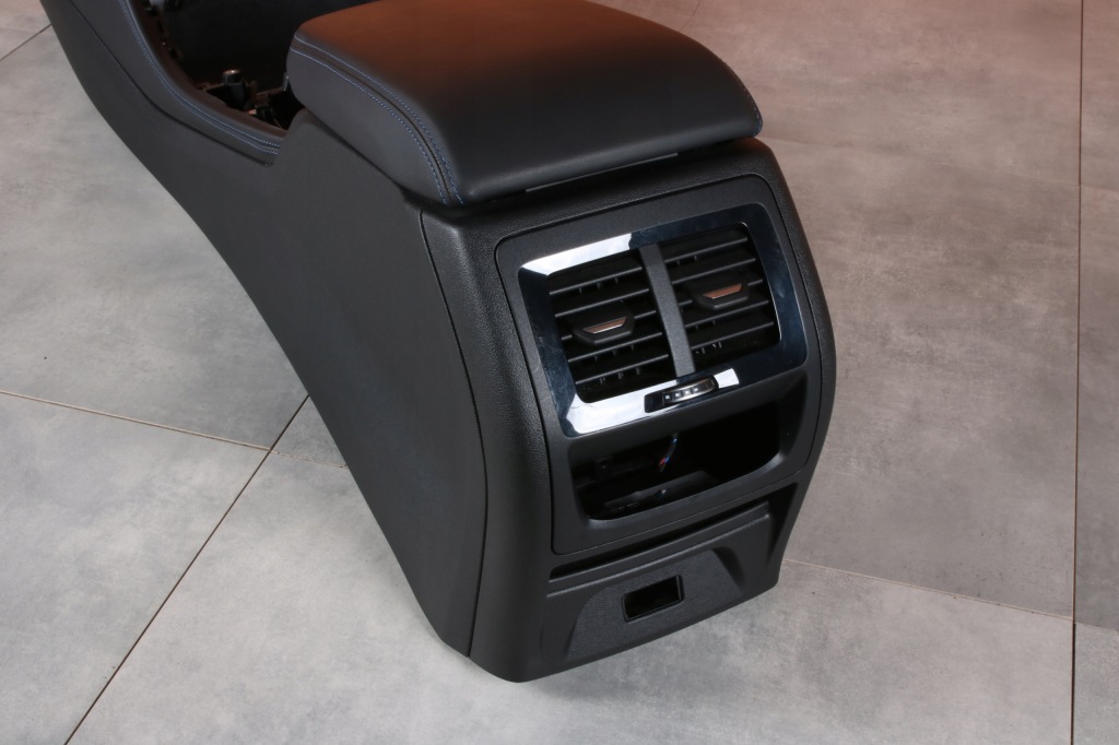 Bmw x4 g02 lci туннель средний подлокотник niebieski шов кожа 9503972 Оригинал