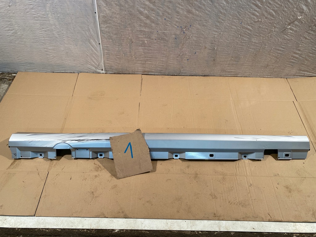 фото №12, Mercedes a-klasa w177 amg молдинг порог правая