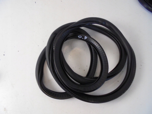 фото №1, Прокладка дверь правый перед citroen ds3 crossback 2020 rok