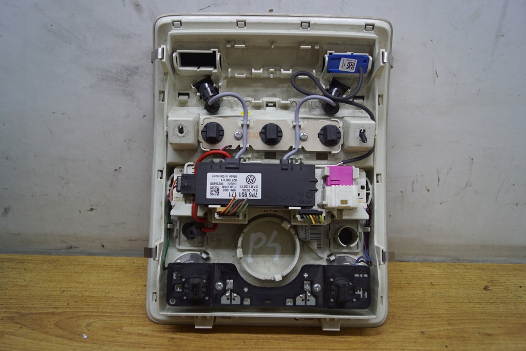 фото №5, Лампа потолочный vw touareg 7p 7p6947001