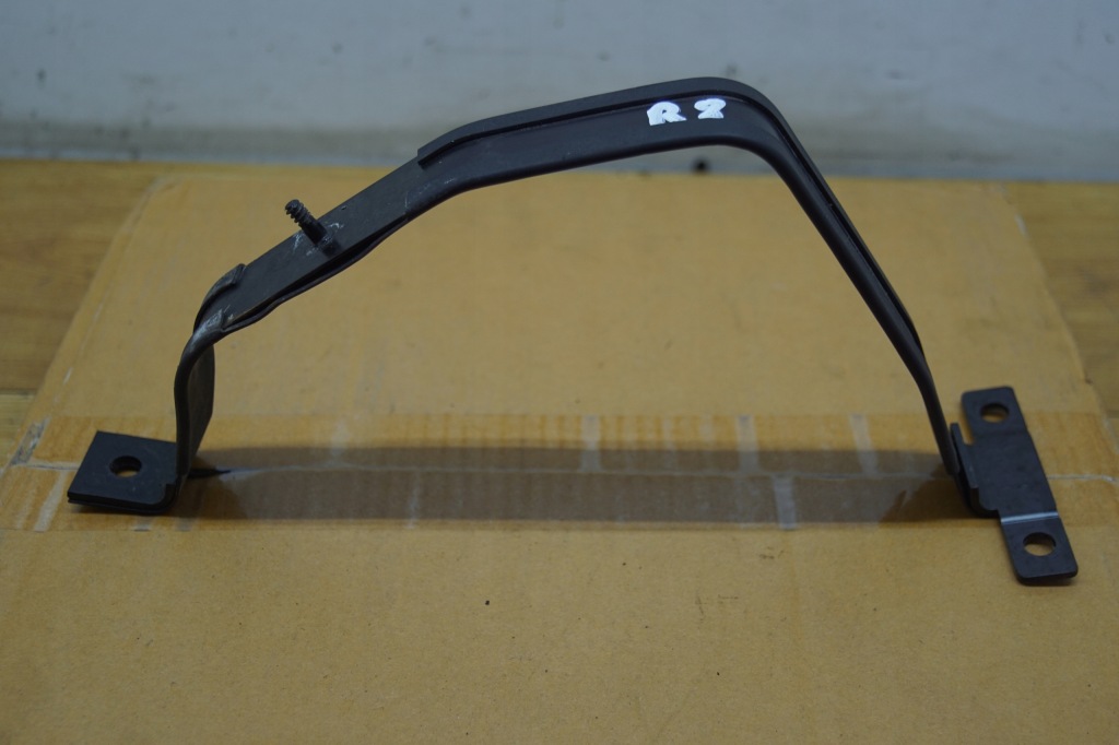 фото №2, Кронштейн хомут бака audi r8 420201653a