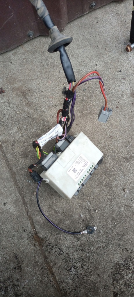 Mondeo mk5 универсал фаркоп  буксировочный оригинал kompletny набор do монтажа Недорого