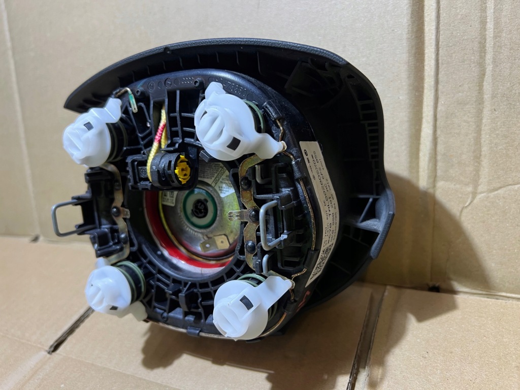 Audi a4 b8 рестайлинг  подушка воздушная подушка безопасности водителя 4 спицевой 8k0880201ac в Украине