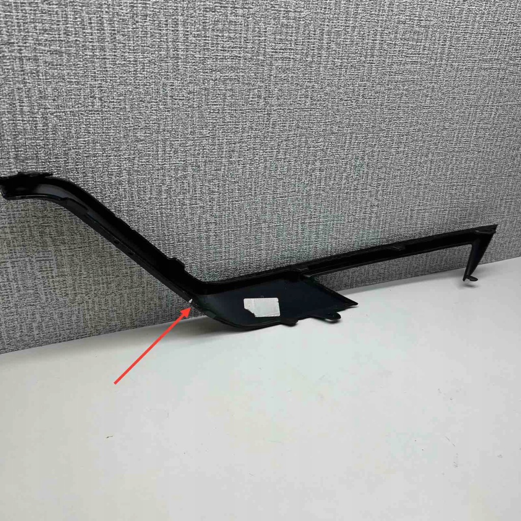 Volvo xc60 2 r-design права молдинг решітка бампера перед 32227912 Ціна