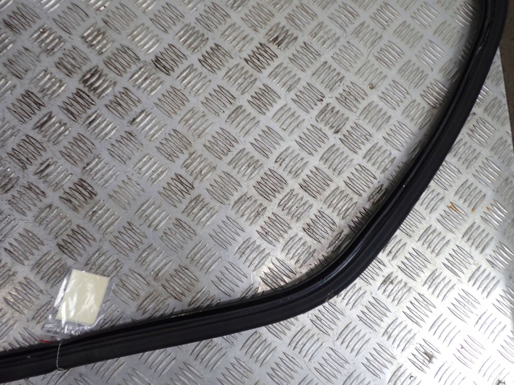 фото №8, Прокладка крышки багажника volvo v70 задняя