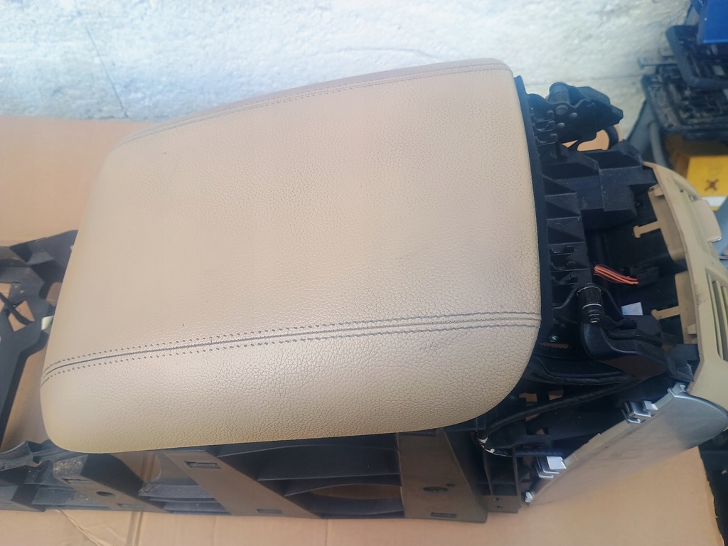 фото №2, Подлокотник кожа mercedes r w251