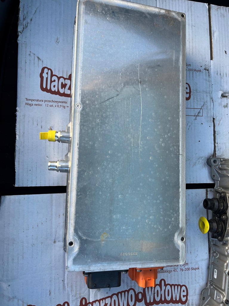 фото №1, Аккумулятор зарядное устройство напряжения porsche taycan 21r