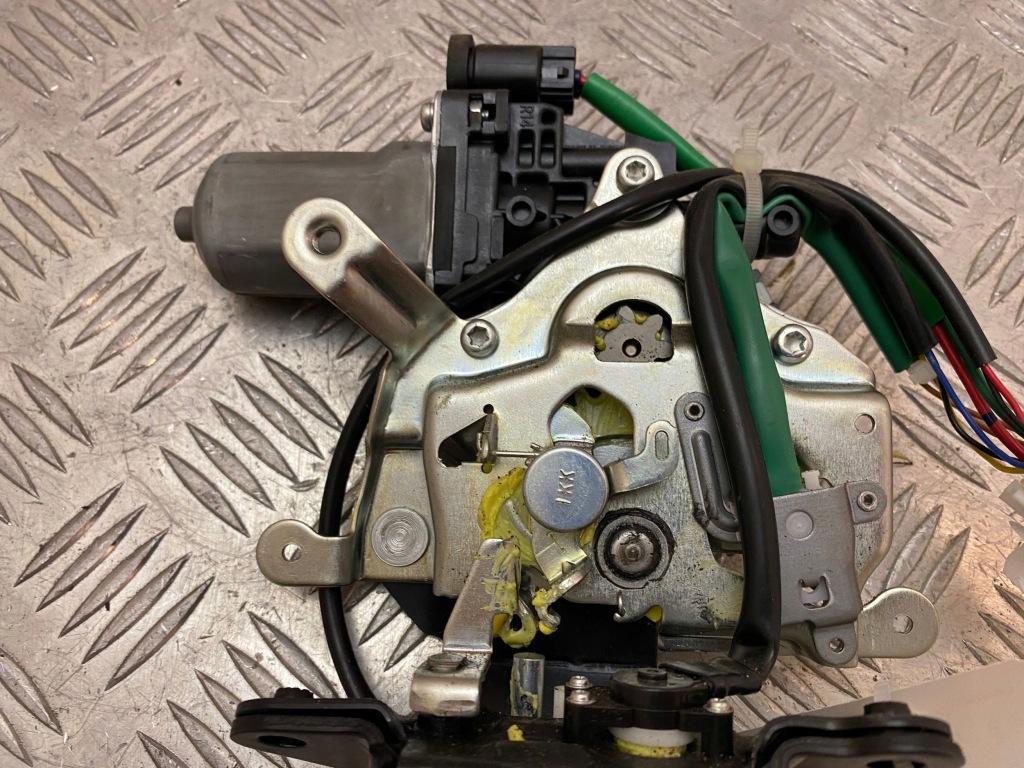 фото №8, Mitsubishi outlander 2020 замок кришки задній / багажника