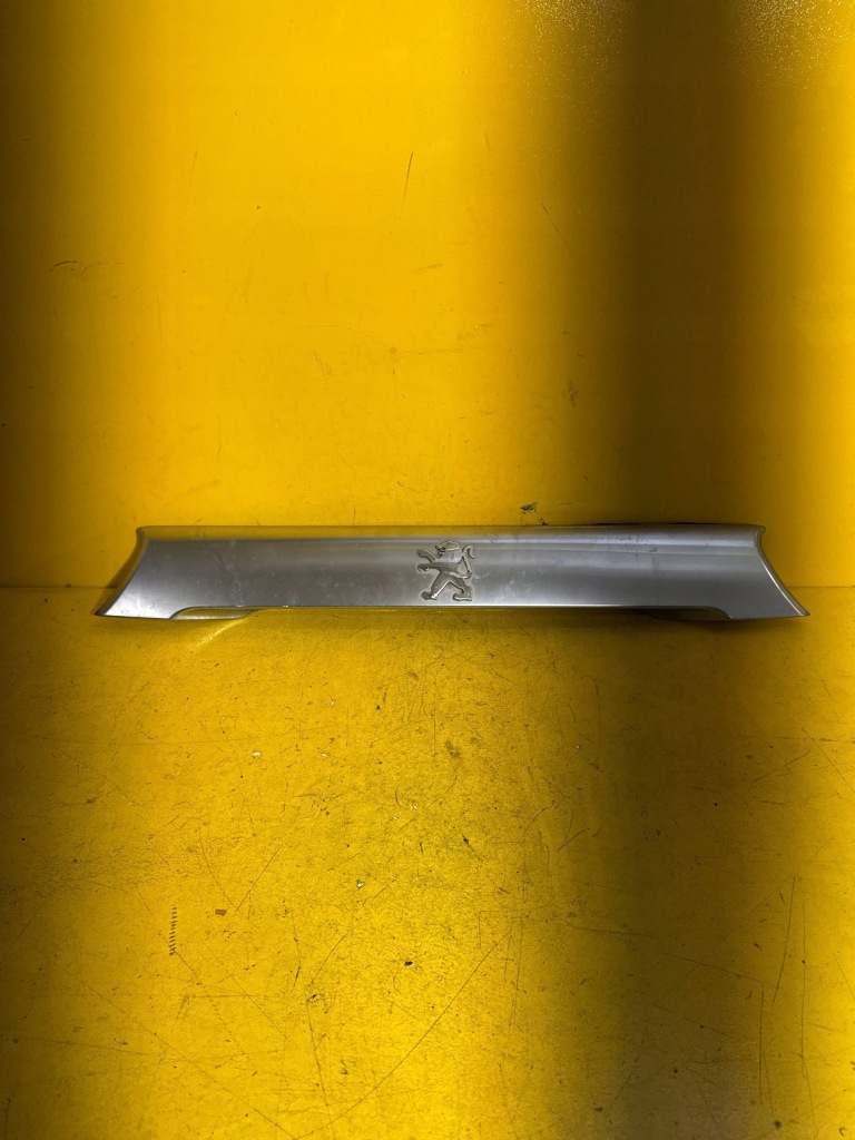 Peugeot 4007 накладка кришки багажника Недорого