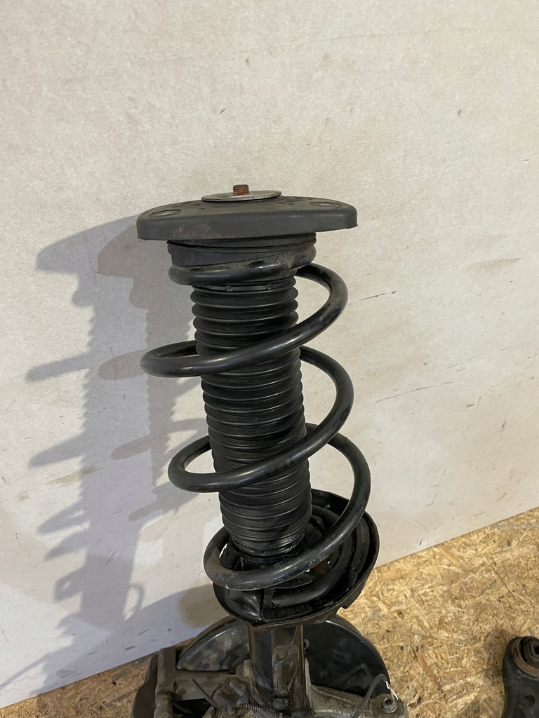 фото №6, Volvo xc40 поворотный кулак правый перед амортизатор рычаг суппорт комплект