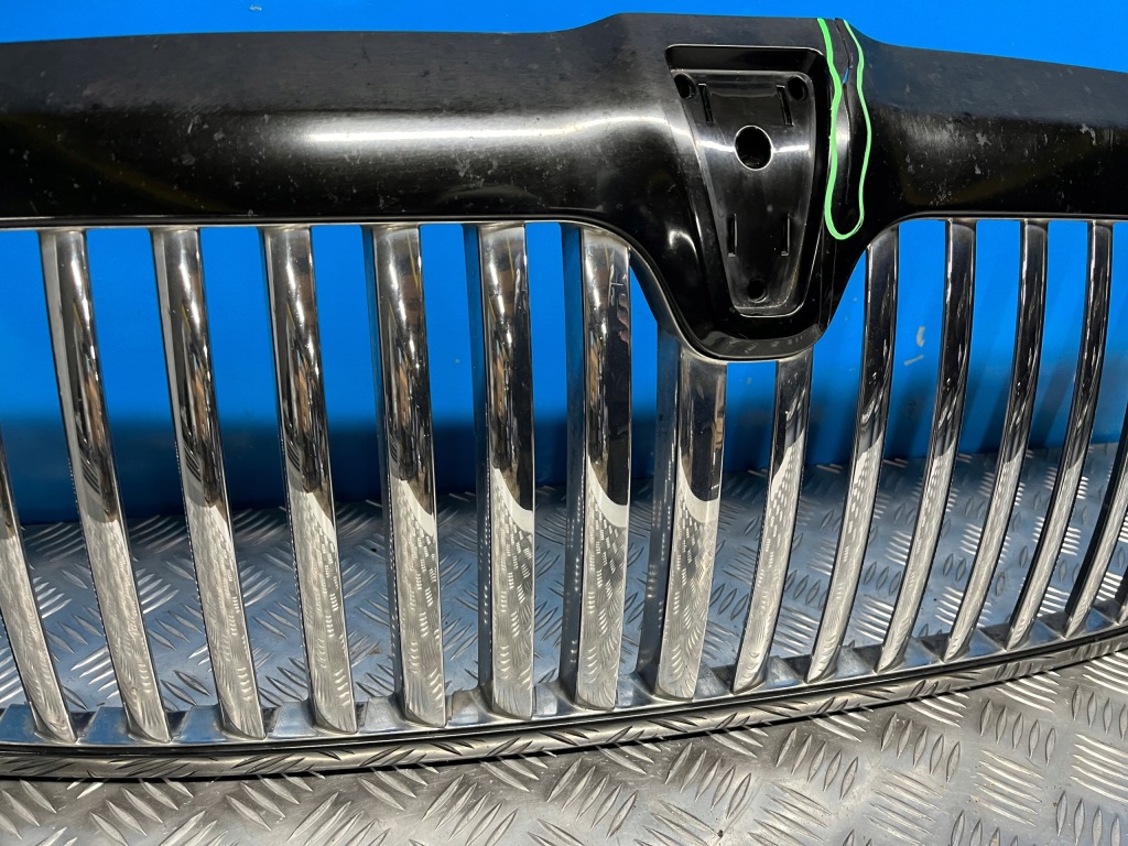 Lincoln navigator ii 03- рестайлинг  решётка радиатора решётка радиатора хром с Разборки