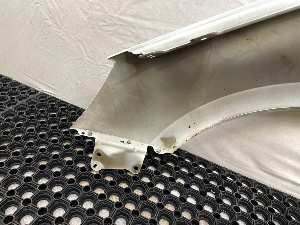 Крыло перед передний правый opel astra v k код лакокрасочного покрытия: y40r 2015- с Разборки