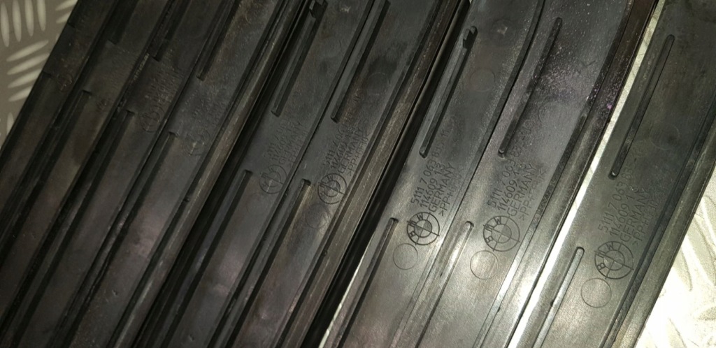 фото №11, Bmw 5 e60 e61 молдинг бампера перед передня гумовий елемент прокладка капот 7063835