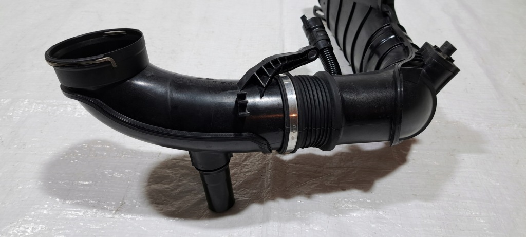 Bmw x3 f25 труба воздухозаборник воздуха 8512249 Киев