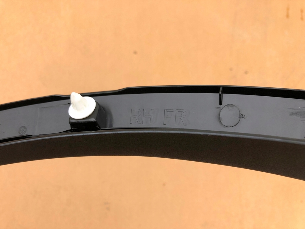 Накладка защита крыла правый перед 1035289-00-h do tesla x Недорого