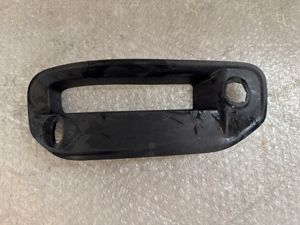 фото №1, Dodge ram 19- правая решётка бампера