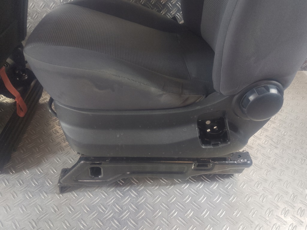 фото №8, Peugeot bipper 08- сиденье водителя пассажира комплект 2 штуки